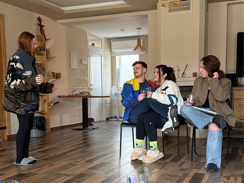Participants talking in the training room