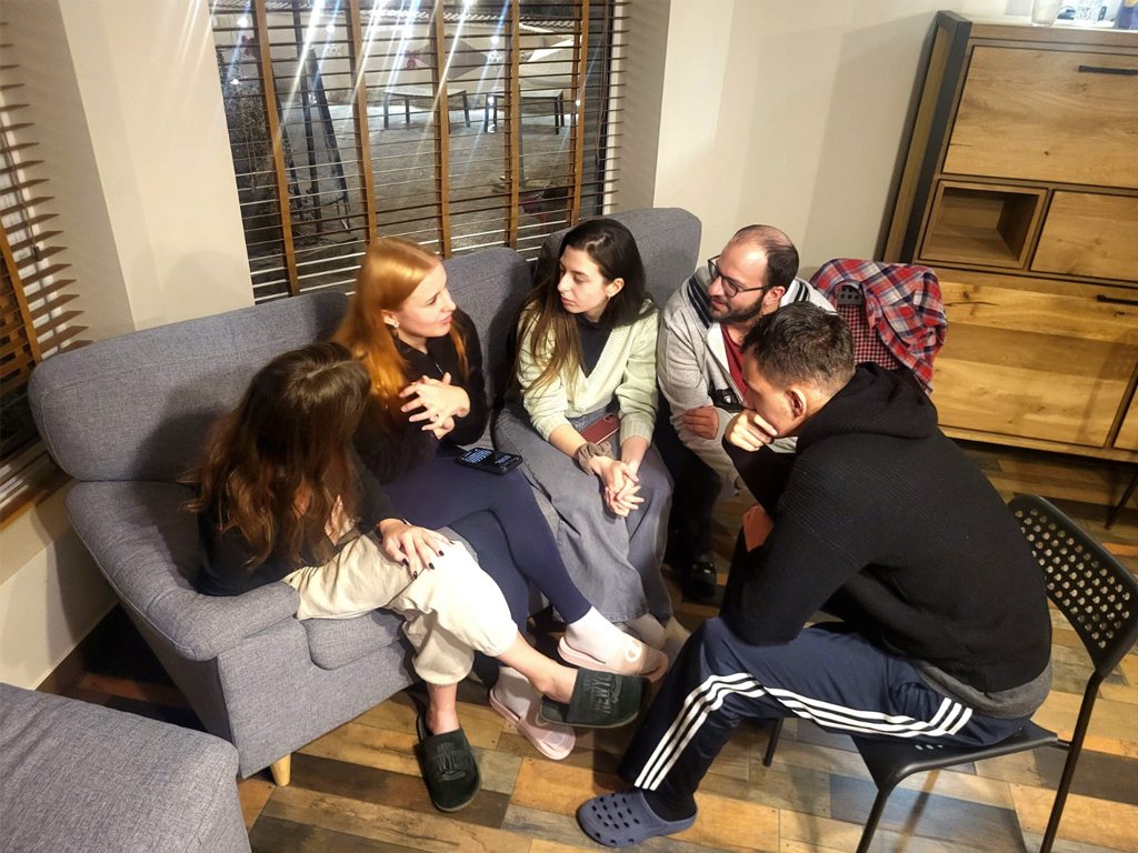 Participants talking on a sofa