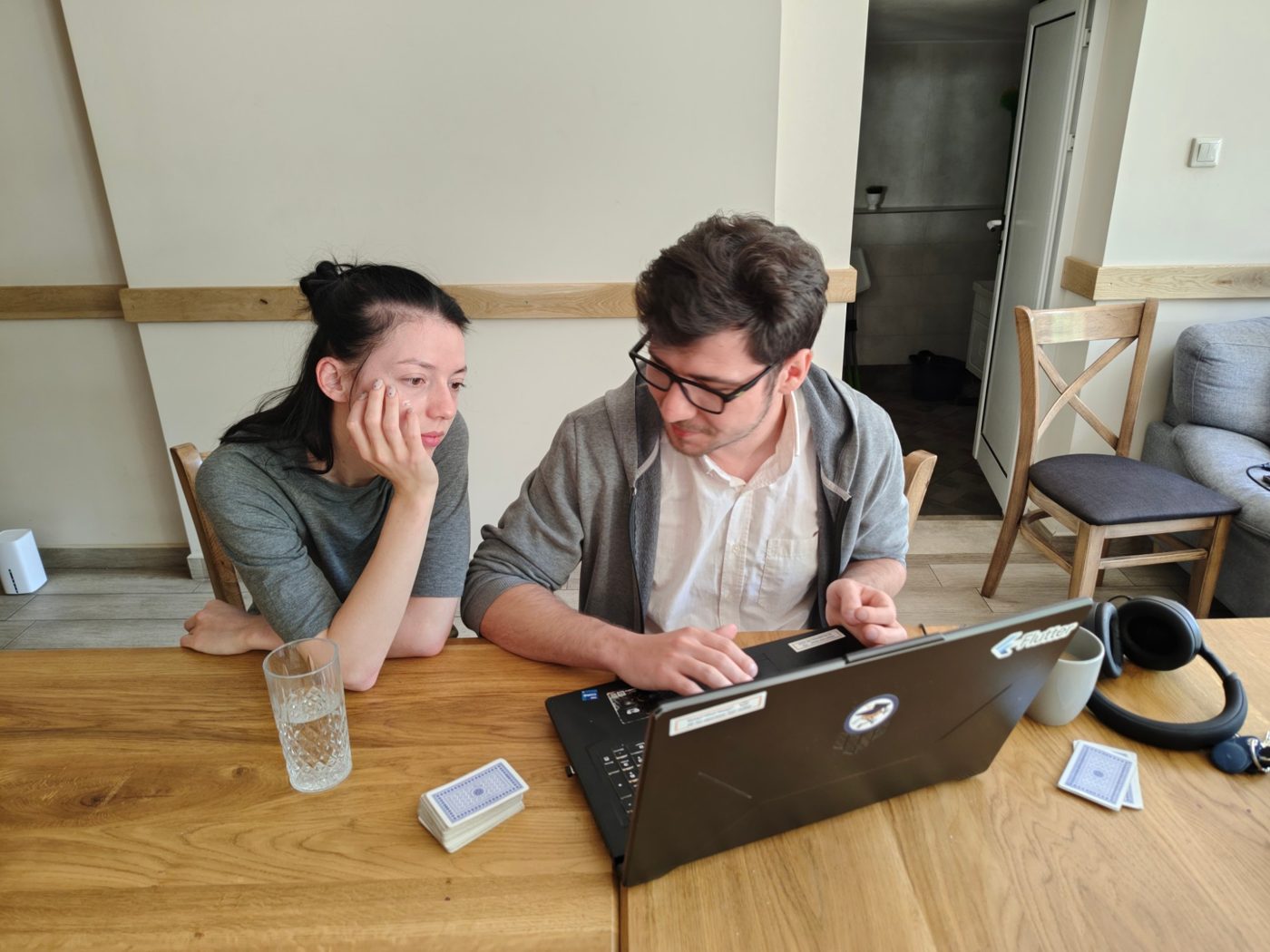 An experienced youth worker and a newcomer work through a project idea together on a laptop